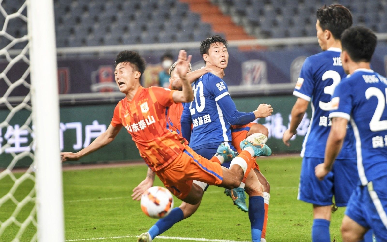 英超的节礼日之战，球迷的圣诞大餐！（英超节礼日大战，献给球迷的圣诞盛宴）