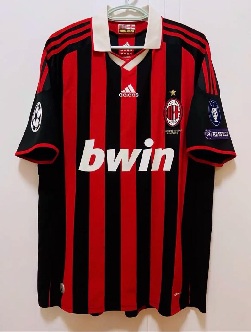 足球转会市场最新动态及趋势（足坛转会风向与趋势观察）