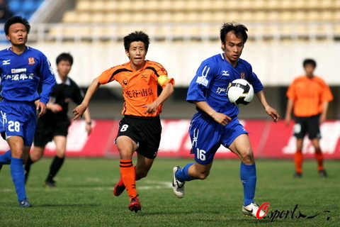德甲战报：Y.迪奥曼德帽子戏法，RB莱比锡6-0狂胜法兰克福（德甲速递：RB莱比锡6-0横扫法兰克福，Y.迪奥曼德上演帽子戏法）