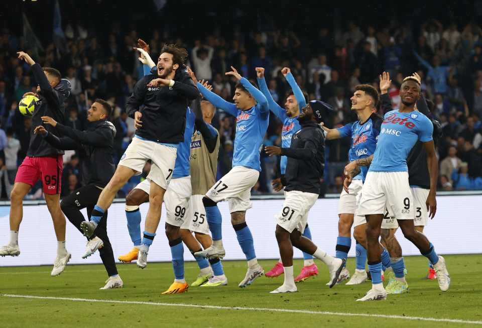 霍姆格伦：冲突已过专注当下，三分全中感恩团队