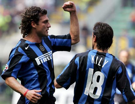 国米4‑0大胜科莫，一举登顶意甲积分榜