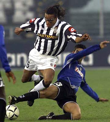 被翻盘，冰岛80分钟后被乌克兰打入两球，连续两届无缘世界杯