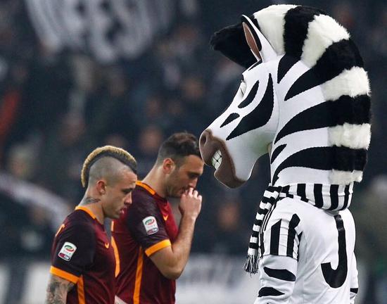 土媒：土超球员返回途中汽车突然起火，好在球员本人提前下车