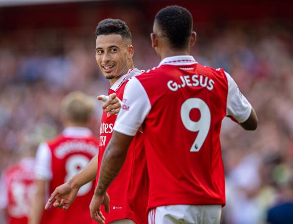 梦幻联动！齐达内晒与樊振东打乒乓球照片