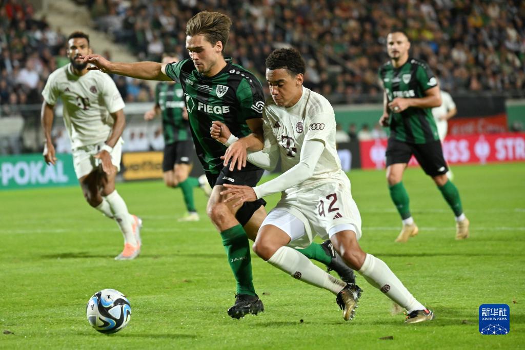 记者：新国足将在来年1月集训，多数30岁以上球员或淡出（新国足明年1月集训启动，30岁以上球员或将逐步淡出）