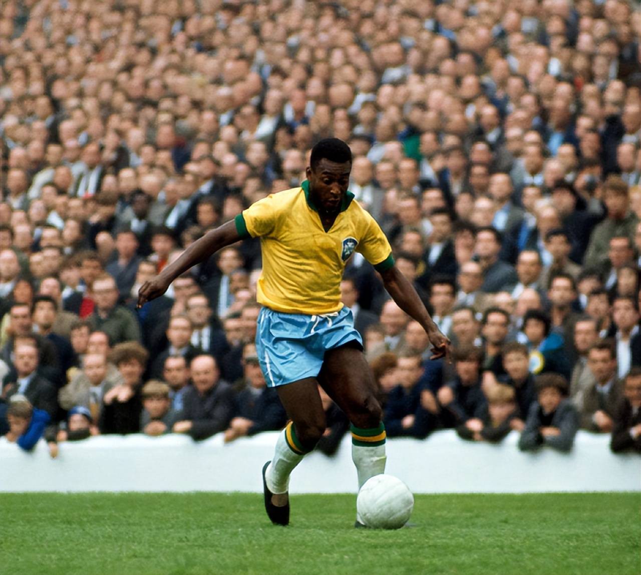 足球的残酷现实（残酷的足球真相）