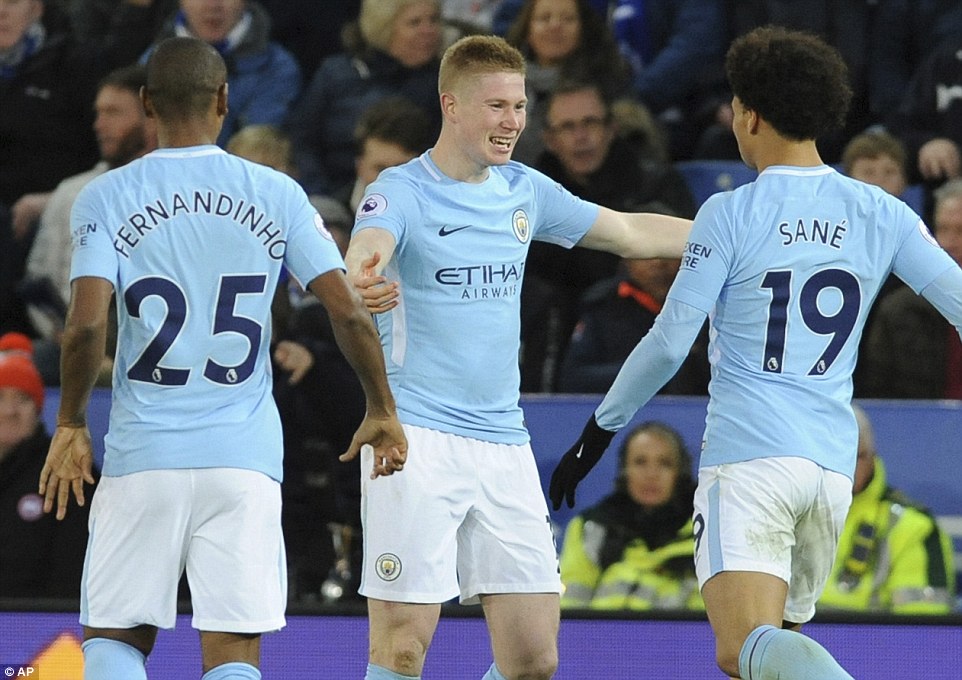 杨瀚森NBA生涯首次首发，被打到面部痛苦倒地，裁判未及时吹停比赛引争议