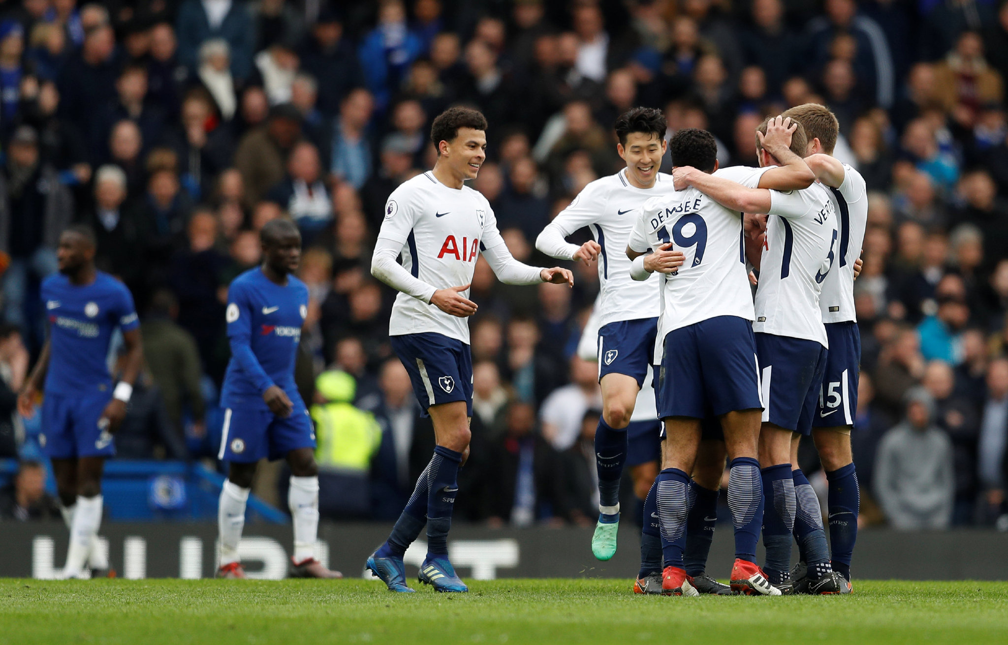 铁树开花，拜仁后卫约纳坦-塔斩获欧冠生涯首球（拜仁后卫约纳坦-塔收获欧冠生涯处子球）