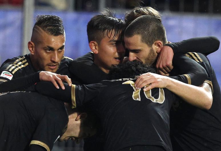 杜伦和康宁汉姆是近10年活塞首对同时砍30分两双的二人组