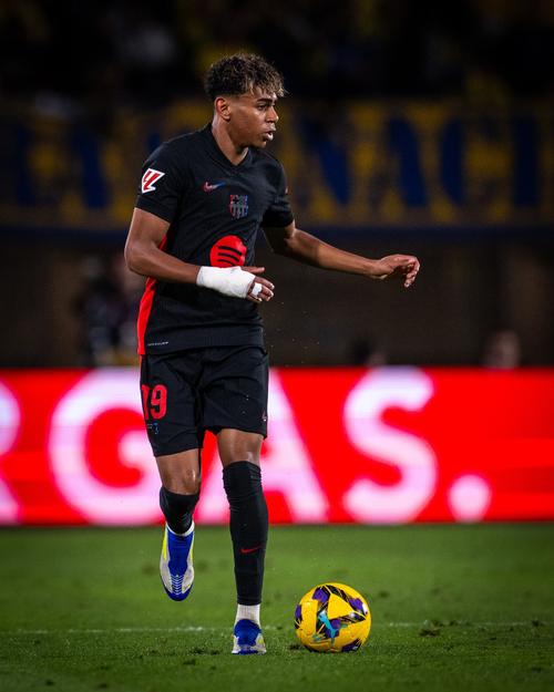 遗憾绝平出手遭封盖！小瓦格纳14中9贡献25分6助攻