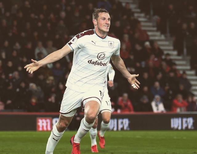 姆伯莫上赛季至今英超攻入26球，同期仅次于哈兰德、萨拉赫（自上赛季起，姆伯莫英超已斩获26球，仅逊于哈兰德与萨拉赫）