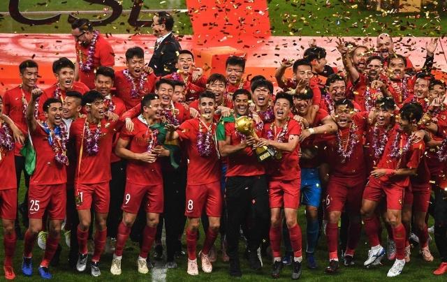 准备去沙特？太阳报：萨拉赫与亨德森聚餐，向后者请教了众多问题（将赴沙特？《太阳报》称萨拉赫与亨德森聚餐，向其取经问策）