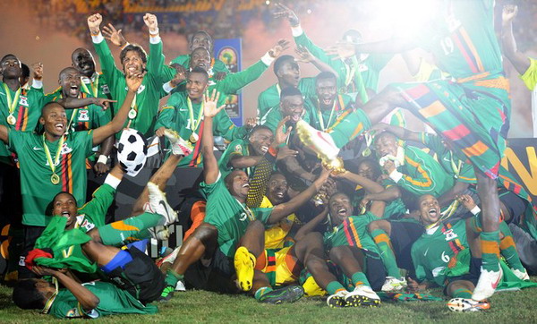 新卡牌大师？皇马本场主裁金特罗本赛季9场西甲出示8红42黄（皇马本场主裁金特罗本季西甲9战出8红42黄，堪称发牌机器）