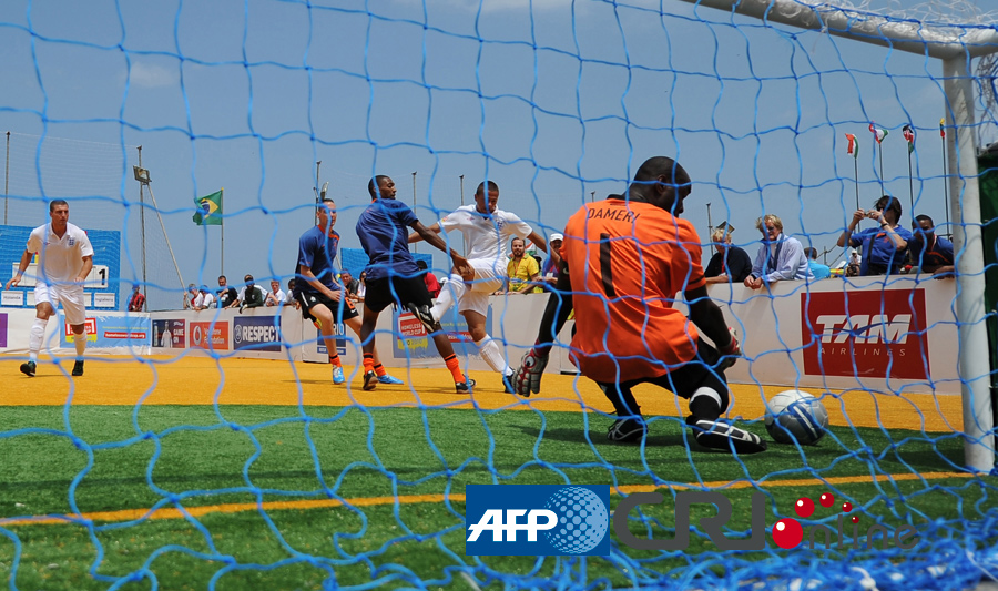 欧冠改制后连续3场破门最年轻榜单：17岁卡尔居首，姆巴佩次席（欧冠改制后连三场进球最年轻榜：17岁卡尔领跑，姆巴佩居次）